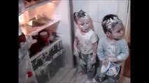 ikizler mutfagı talan ettiler