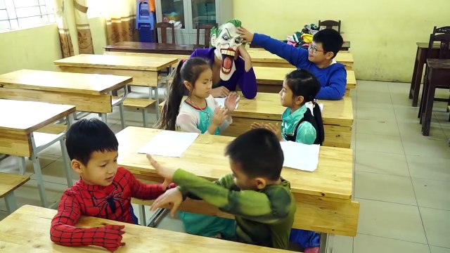 Lớp Học Siêu Anh Hùng Siderman Người Nhện Thầy Giáo Công Chúa Elsa Học Sinh Joker ➤ Kubin & Lily ➤