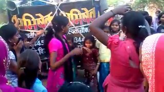 Gawn ki ladkiyo ka dj pe jordaar dance - Bhojpuri song Moin djtv