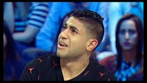 شاب تونسي يبكي ليقنع والدته المريضة بأن يتبرع لها بكليته