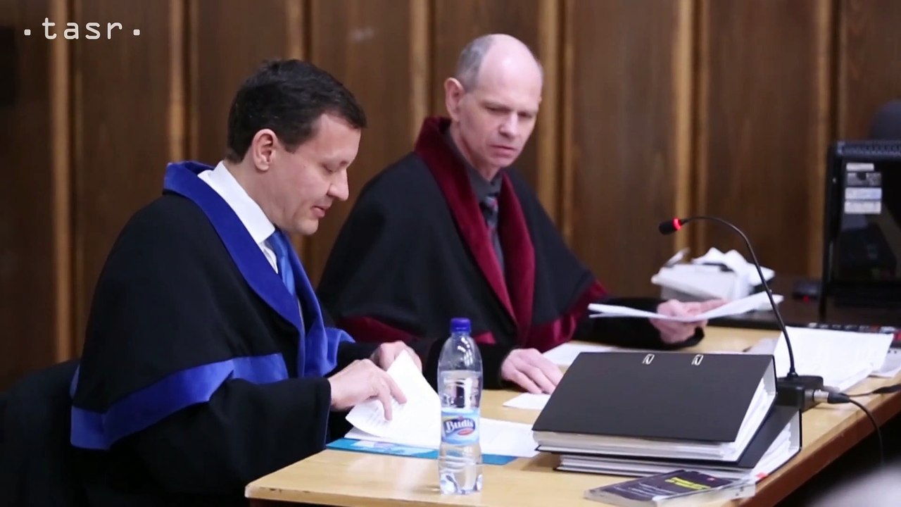 SÚDY: Začalo sa obnovené pojednávanie so skupinou sýkorovcov a jej bossom Róbertom L. alias Kýbelom