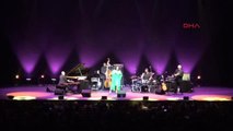 Cazın Divası Dianne Reeves Istanbul'da Konser Verdi