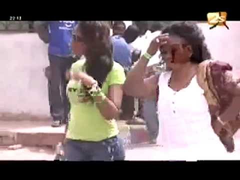 Ambiance au stade vers 15h - Modou Lo Vs Balla Gaye 2 - Bantamba - 07 Août 2012 ( Archive)