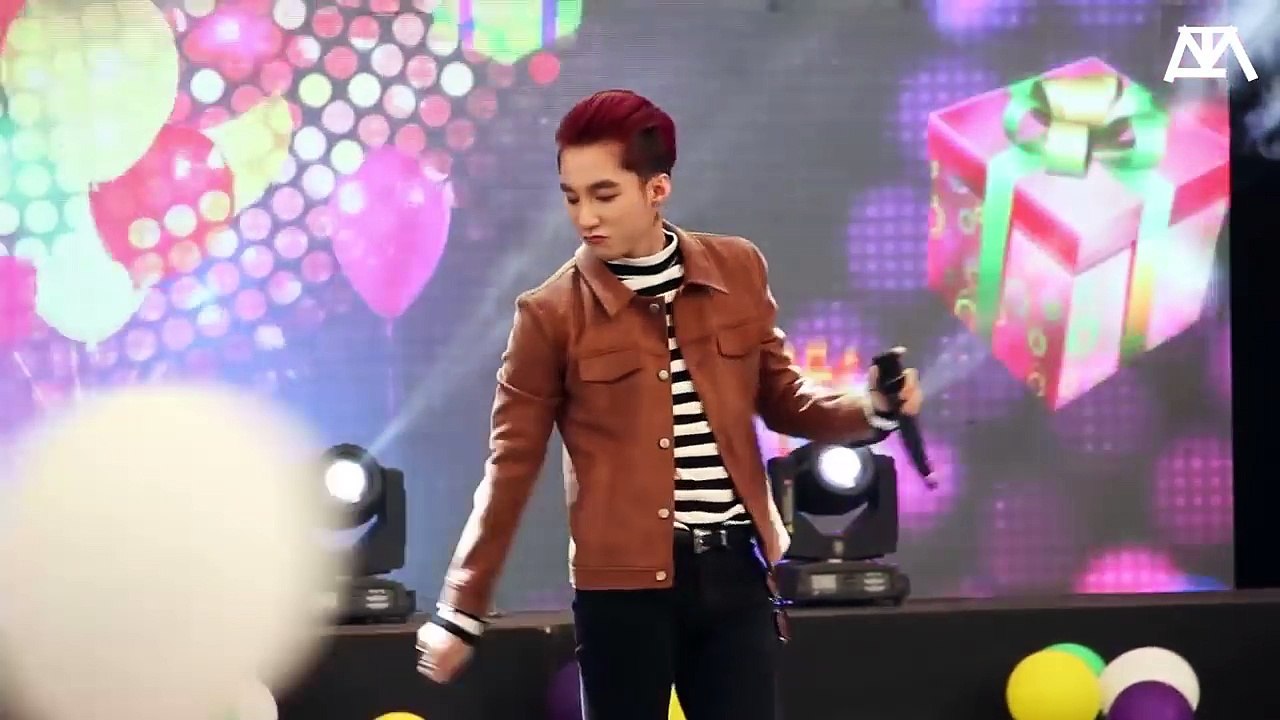 Buông Đôi Tay Nhau Ra   Stage Version   Sơn Tùng M-TP (2)
