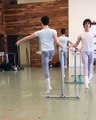 Balé clássico: Rapazes na arte da dança.