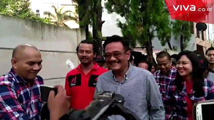Djarot Minta Restu Istri Sebelum Mencoblos