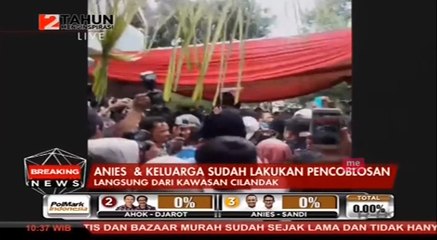 Anies dan Keluarga Tiba di TPS 28 Lebak Bulus