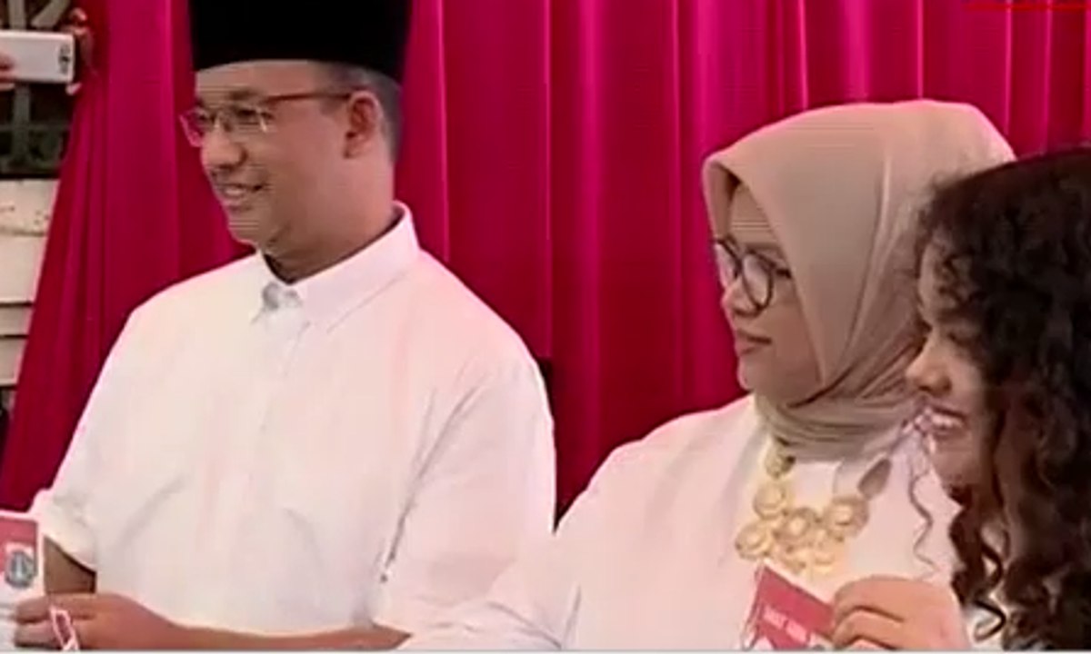 Anies Gunakan Hak Pilihnya di TPS 28 Cilandak
