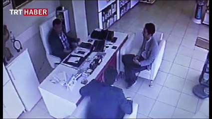 Tekerlek eczaneye böyle daldı...