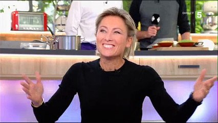 Patrick Cohen arrive en retard sur le plateau de "C à vous" - Regardez