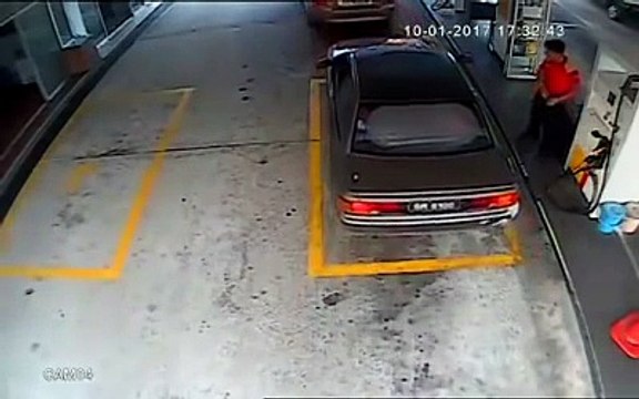 Viral - Kalau miskin takde duit isi minyak jangan pakai kereta bro. Siap ugut bagai