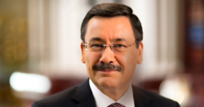 Gökçek'ten Takipçisine Sert Tepki: Gezi Zekalı Laf Olsun Diye Yazma Ayıp!