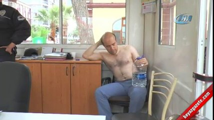 Psikolojik bunalıma girince soyundu