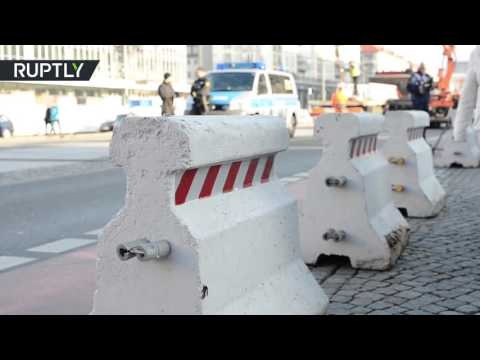 Dresden police install barriers at Christmas market after deadly Berlin truck attack
