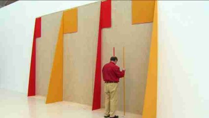 Franz Erhard Walther propone al visitante formar parte de su obra