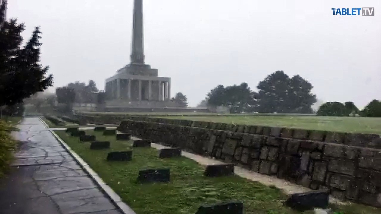 Aprílová Bratislava - SNEŽENIE na Slavíne