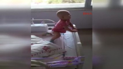 Antalya 1 Yaşındaki Elif'in Ilk Kelimesi 'Acıdı' Oldu