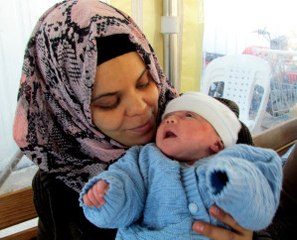 Suriyeli Mülteci, Yaşadıklarından Dolayı Bebeğine 'Kader' İsmini Verdi