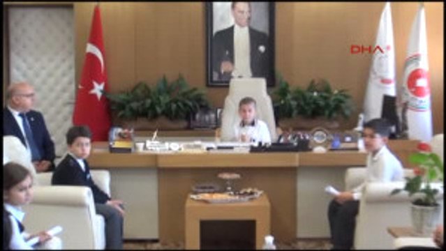 Bakırköy Başsavcısı Hatipoğlu Koltuğunu Ilkokul Öğrencisine Bıraktı