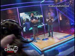 Le Jalaron el pelo a Fiorella Mendez