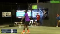 Partida de tenis interrompida de forma bizarra