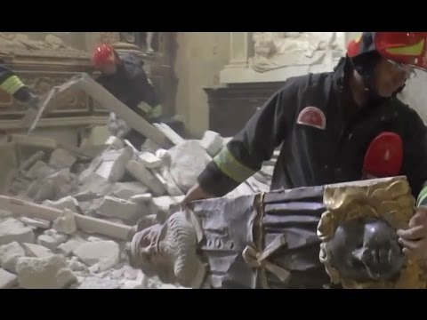 Caldarola (MC) - Terremoto, recupero opere in chiesa Santi Gregorio e Valentino (19.04.17)