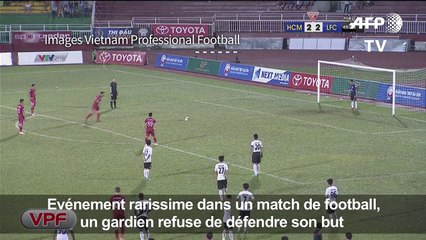 vietnam-un-gardien-laisse-passer-trois-buts-pour-protester-contre-une-decis
