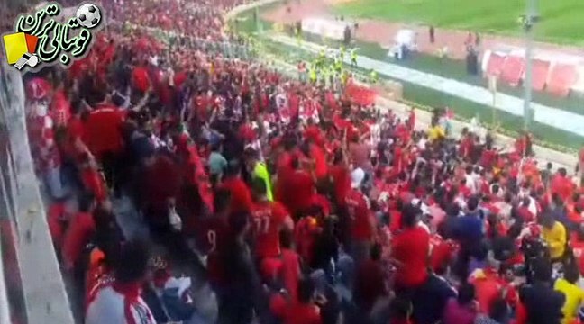 سرود قهرمانی هواداران پرسپولیس پیش از بازی با پدیده