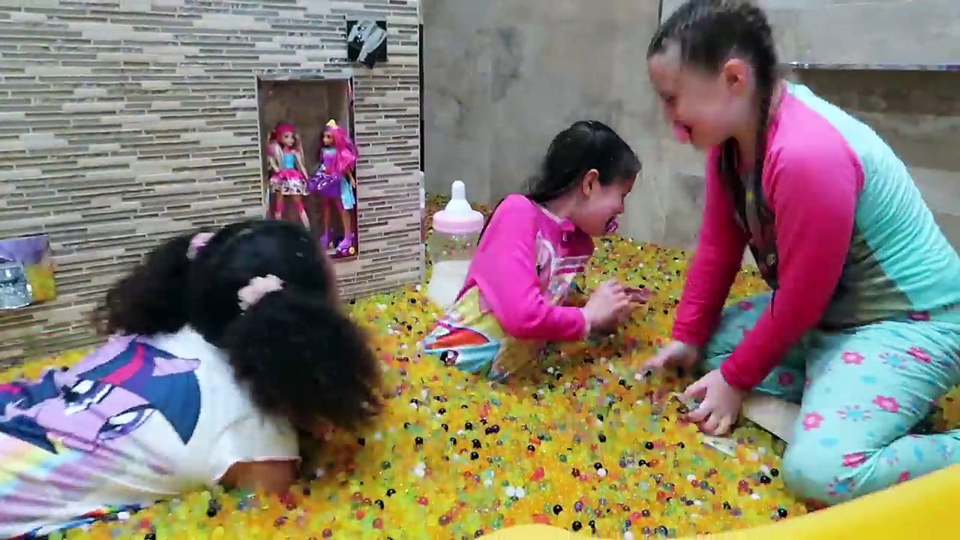 Bad Baby Tiana Messy Orbeez Bath Party Spa Explosion Mommy Freaks Out! -  video Dailymotion