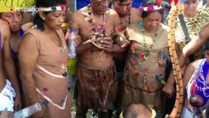 Gobernador de Amazonas realiza ritual indígena para proteger marcha opositora