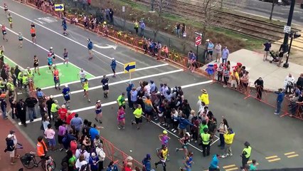 Technique bien pratique pour faire traverser les piétons lors d'un marathon
