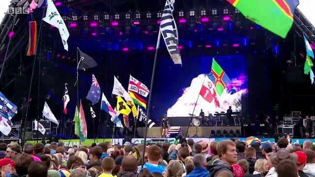 Ellie Goulding - Don't Need Nobody at Glastonbury 2016
