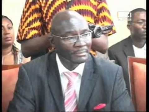 Visite du Ministre du commerce à l'office de commercialisation des produits et à l'APEX-CI