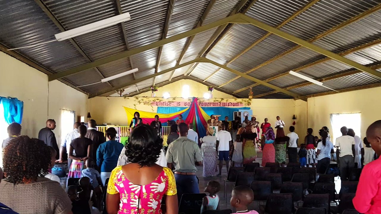 Chorale durant une messe à Opuwo