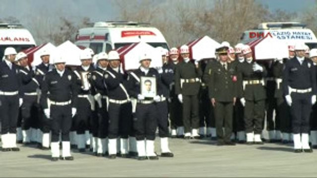 Elazığ Düşen Helikopterdeki 12 Şehit Için Elazığ Havaalanında Tören Düzenlendi-1