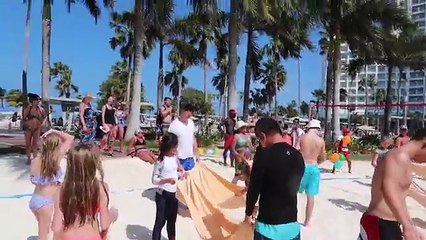 KIDS REACT! Crazy Beach Volleyball Water Bomb Balloon Challenge