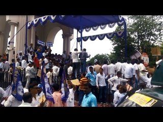 BSP workers protest against Dayashankar Singh, call him 'dog' | Oneindia News