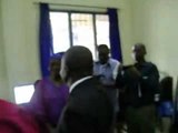 Le Ministre de l'enseignement supérieur quitte la salle d'informatique des élèves sécrétaires