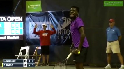 Des ébats amoureux perturbent un match de tennis