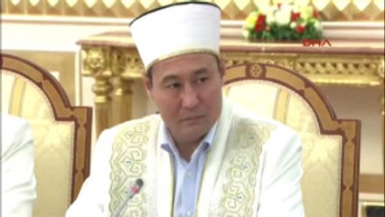 Nazarbayev Erkeklerin Uzun Sakal Bırakması, Kadınların Siyah Çarşafla Bürünmesi Kazak Geleneğine...