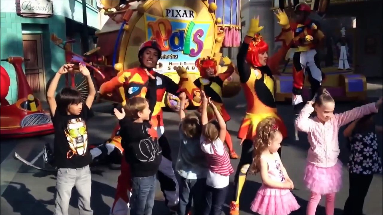 Funny compilation les meilleurs moments des parcs Disney in the world