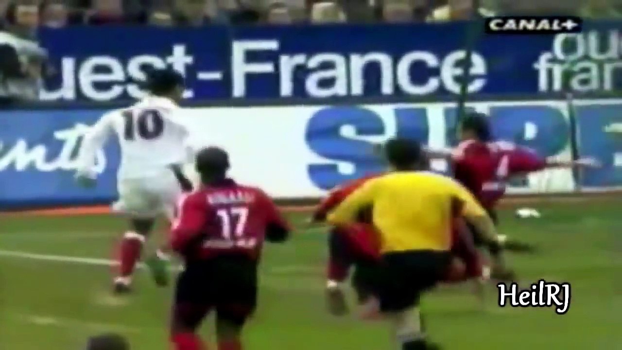 The Young Ronaldinho ● Crazy Skills Show ● PSG