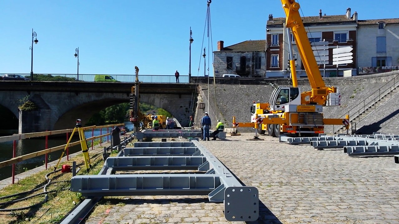 Début de chantier sur les quais de Périgueux pour le futur restaurant flottant