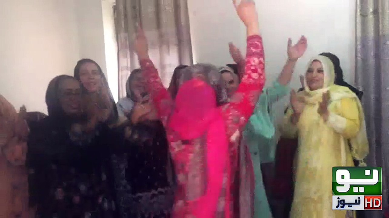 PMLN Ladies dancing & celebrating Panama decision