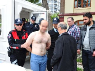 Manisa Meydanda Soyunmak Isteyince Polisler Engel Oldu