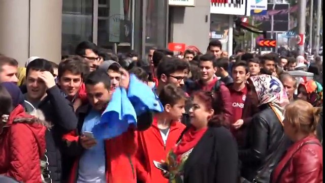 Trabzonspor'lu Futbolcular İmza Gününe Katıldı
