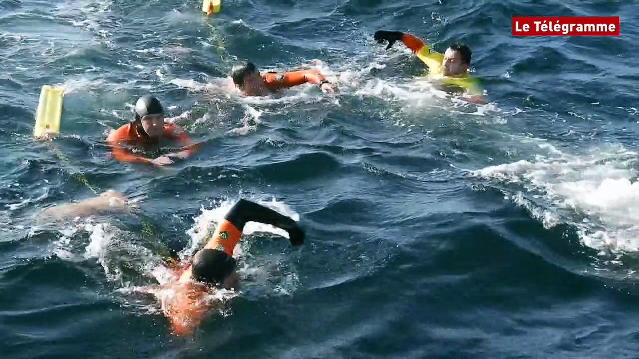 Raz de Sein. 19 sauveteurs de la SNSM en exercice