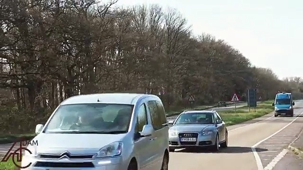 Gros accident entre Morgan 4/4 vs Peugeot 206