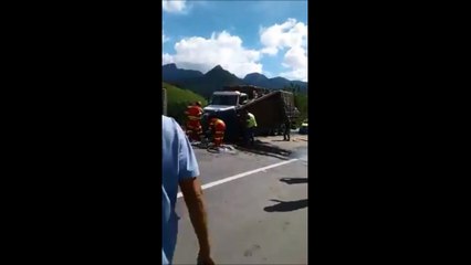 Acidente interdita totalmente a BR 101 em Mimoso do Sul