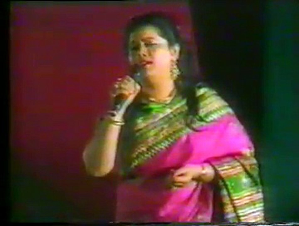 Runa Laila -- Un ki nazron say mohobat ka jo paigaam mila